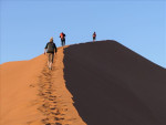 De duinklim in Sossusvlei